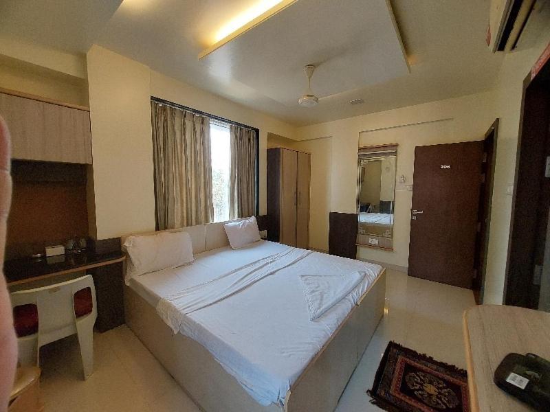 Super Hotel O Happy Homely Stay Near Pune Airport Khadki Buitenkant foto