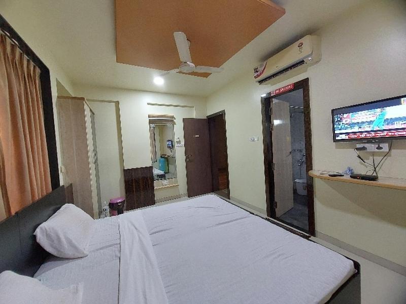 Super Hotel O Happy Homely Stay Near Pune Airport Khadki Buitenkant foto